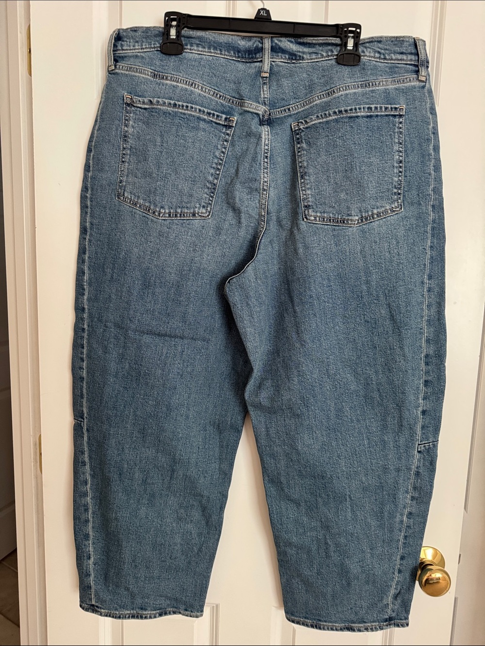 Old Navy Medium Blue Cropped Barrel Jeans for Women - Picture 3 of 3